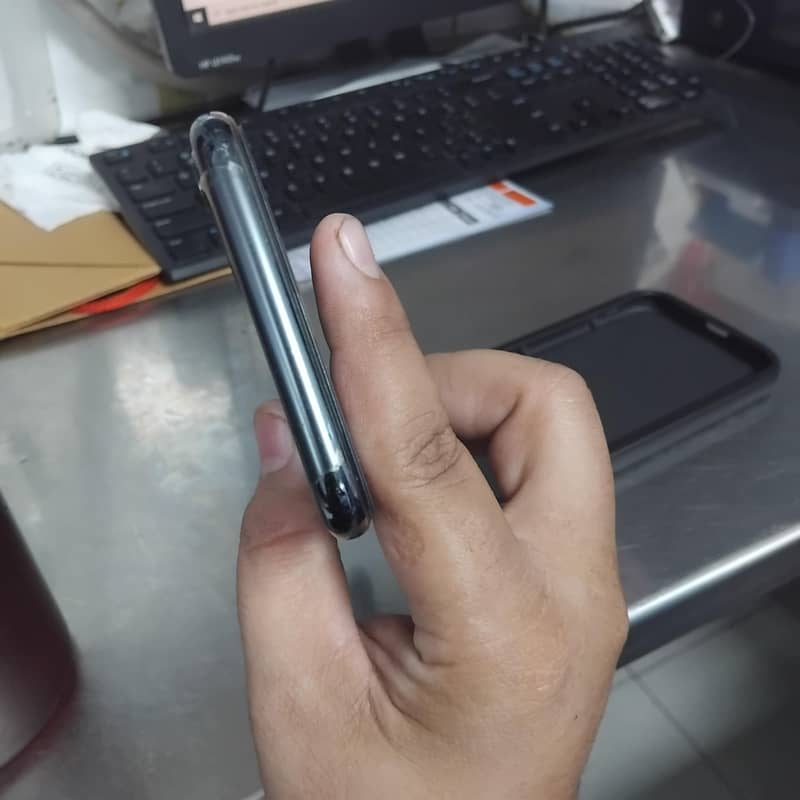 Apple iPhone 11 Pro Max 1