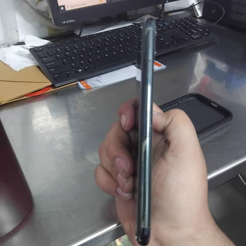 Apple iPhone 11 Pro Max 3