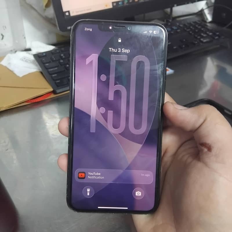 Apple iPhone 11 Pro Max 4