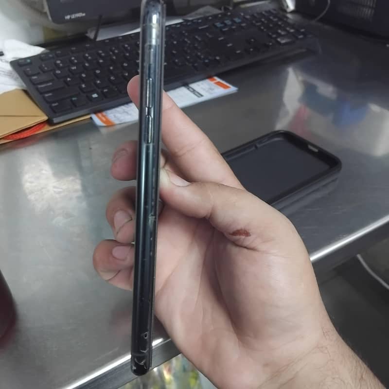 Apple iPhone 11 Pro Max 6