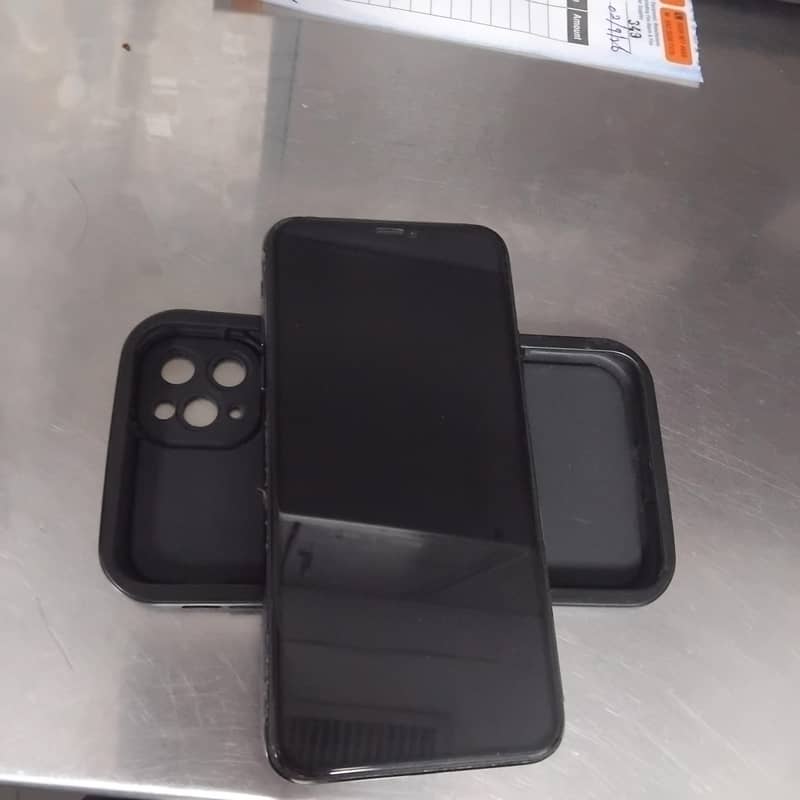 Apple iPhone 11 Pro Max 7