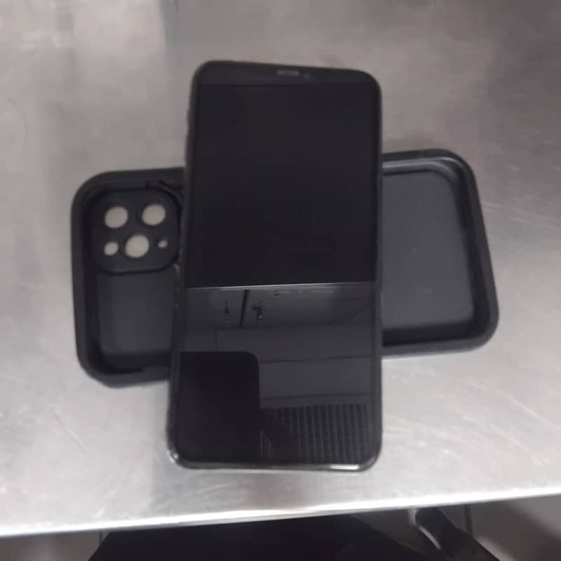 Apple iPhone 11 Pro Max 8