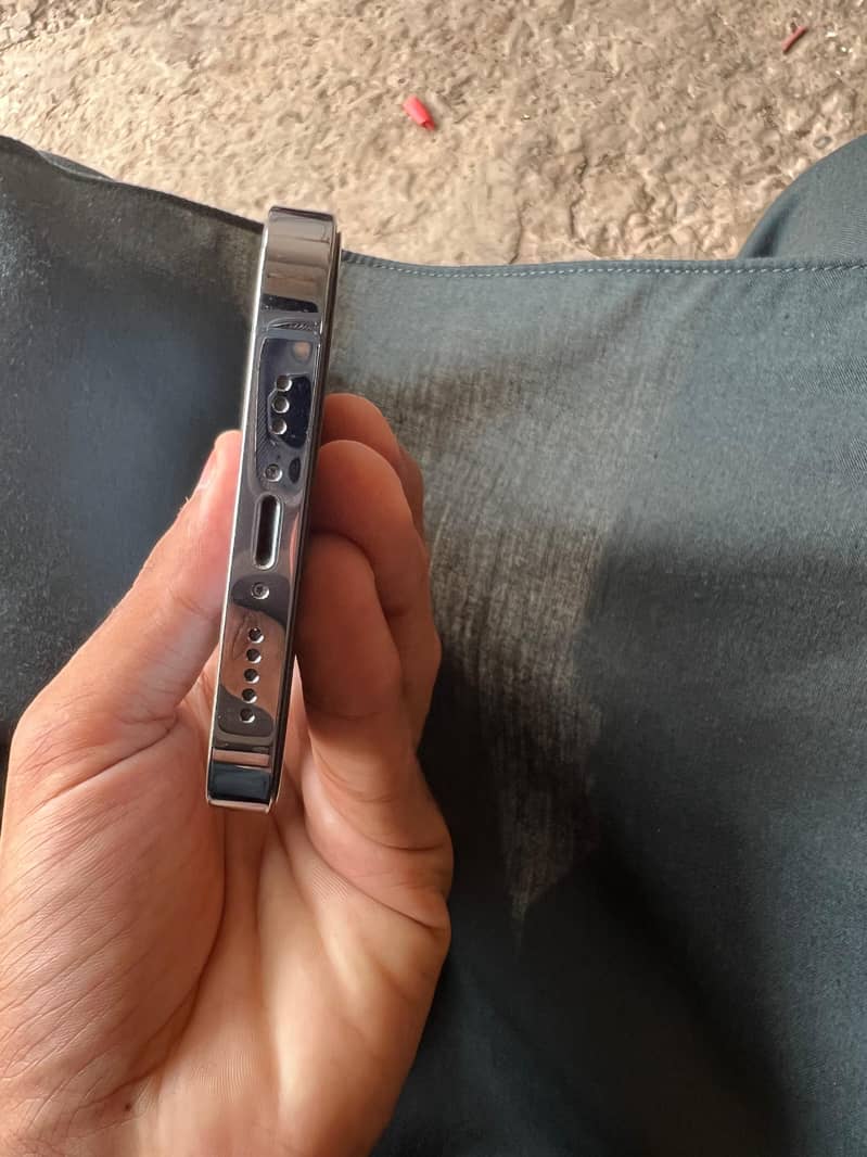 Apple iPhone 13 Pro 1