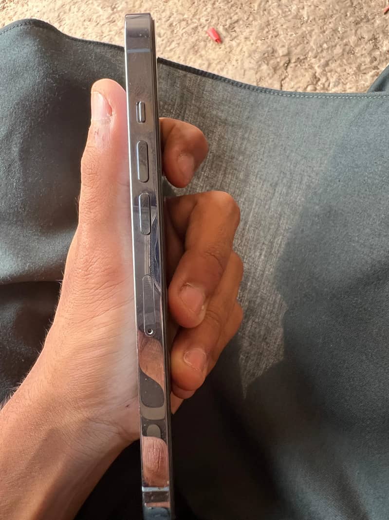 Apple iPhone 13 Pro 2