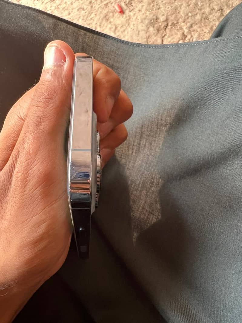 Apple iPhone 13 Pro 4