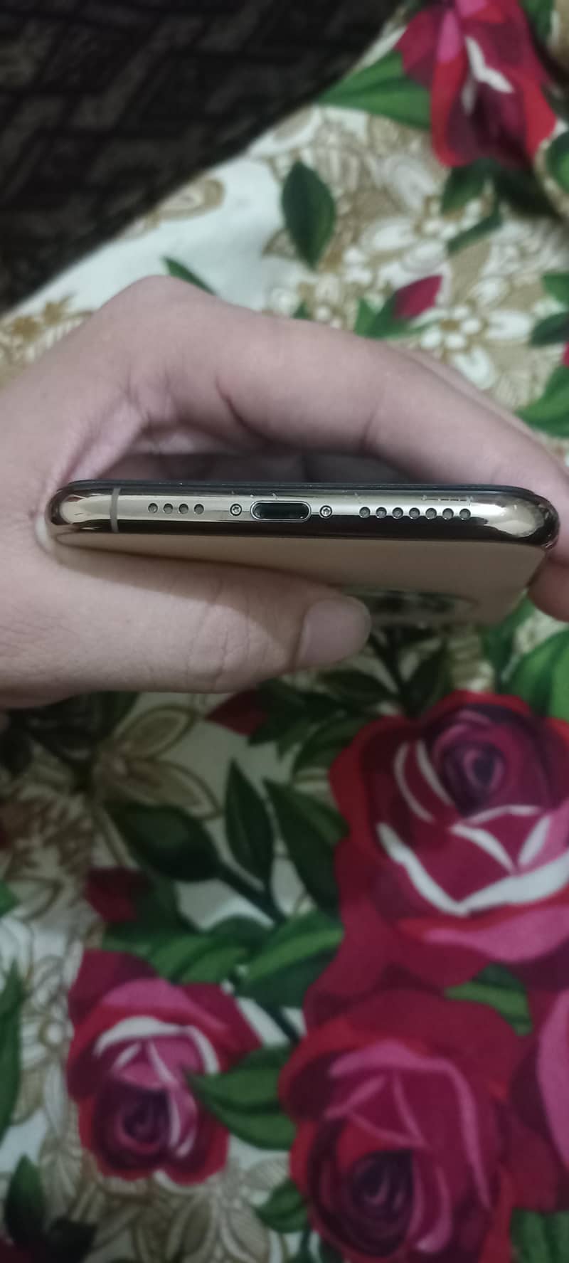 Apple iPhone 11 Pro Max 4