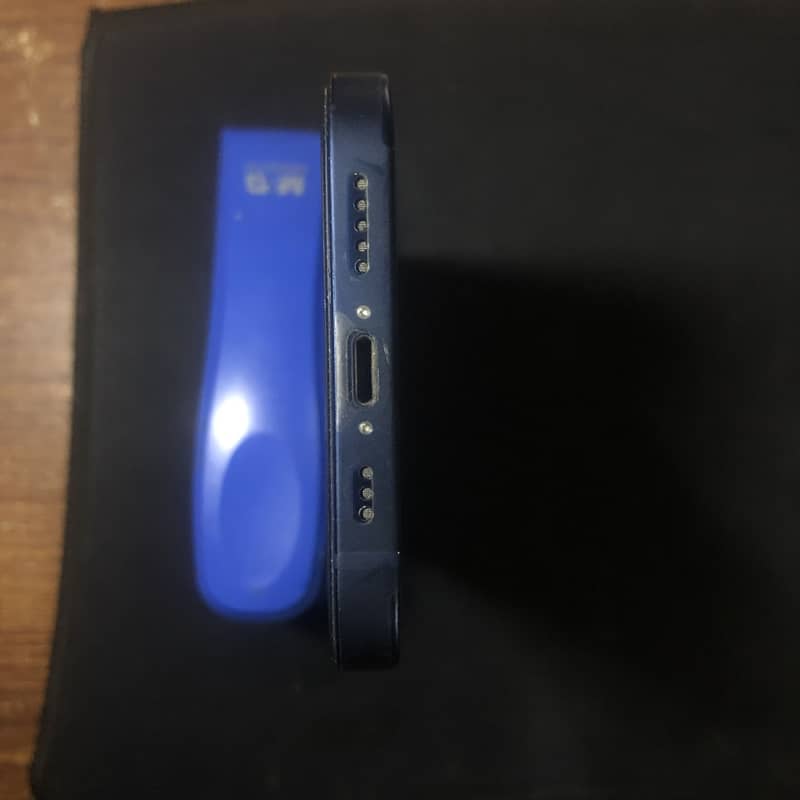Apple iPhone 12 6