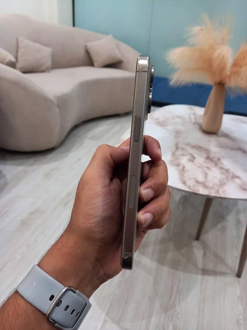 Apple iPhone 15 Pro Max 2