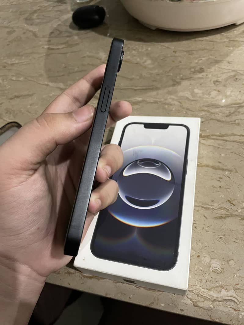 iPhone 16e with box 8