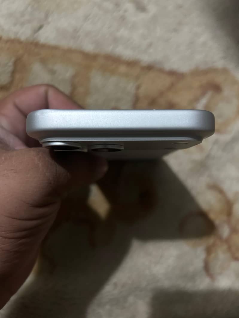 Apple iPhone 17 Pro Max 4