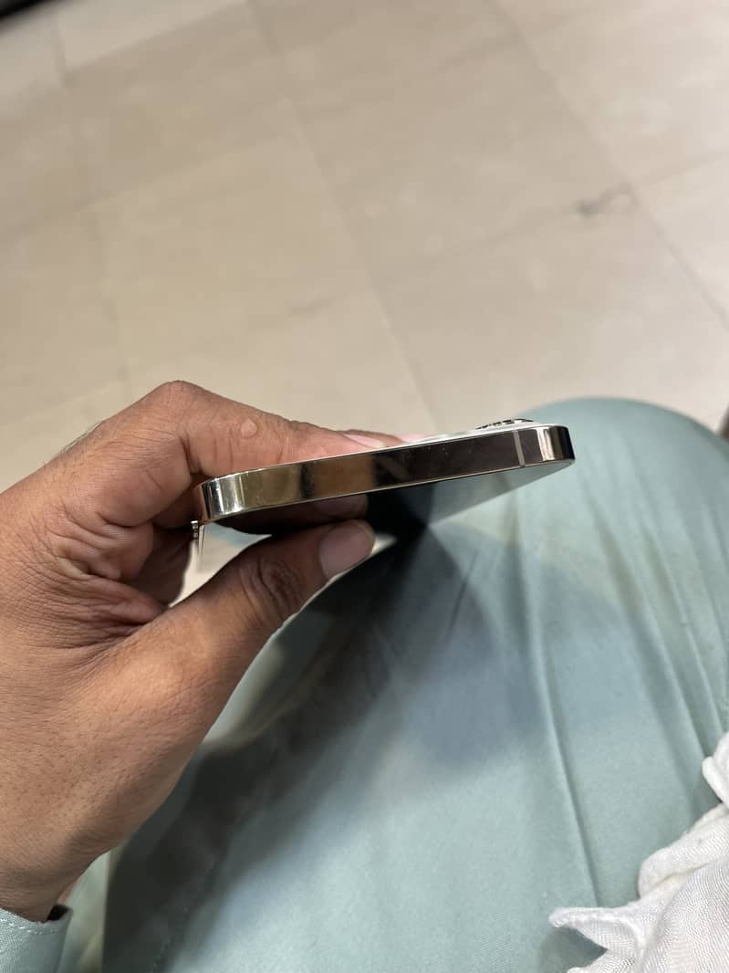 Apple iPhone 13 Pro Max 2