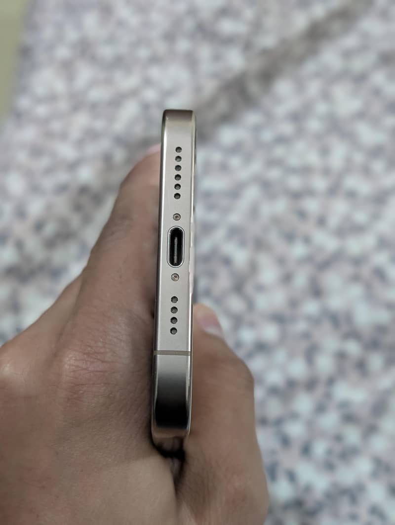 Apple iPhone 16 Pro Max 6