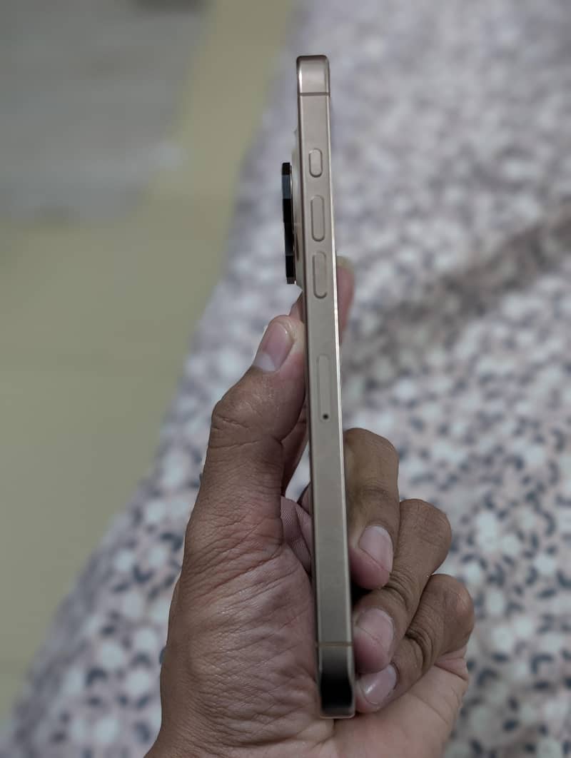 Apple iPhone 16 Pro Max 7