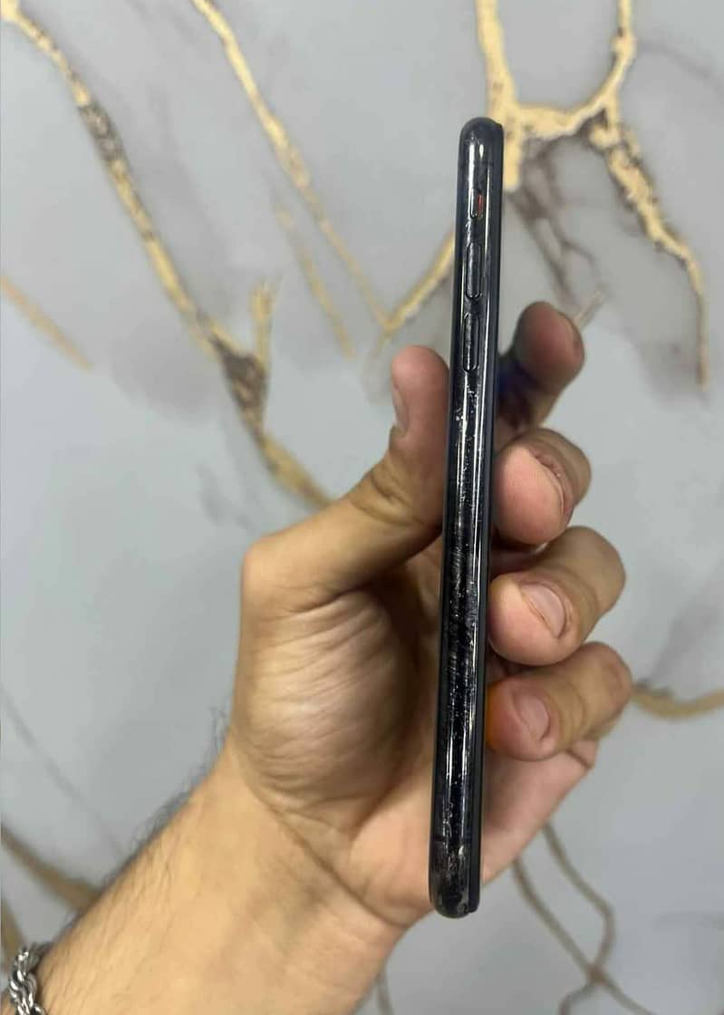 Apple iPhone X 3