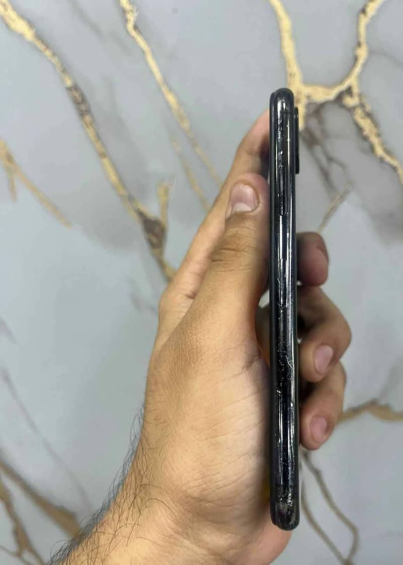 Apple iPhone X 4