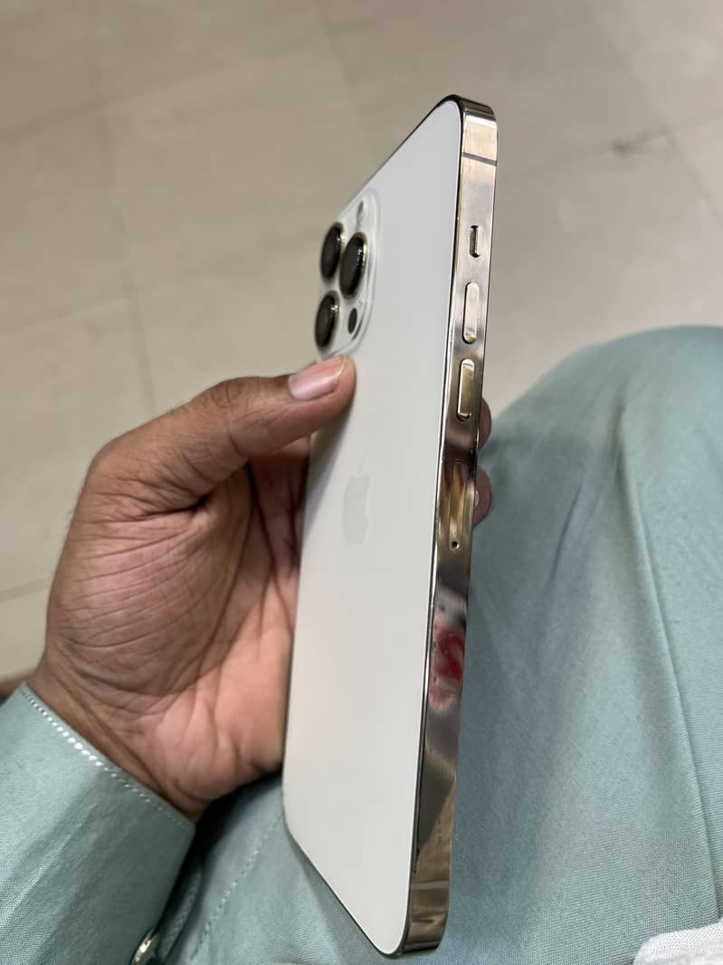 Apple iPhone 13 Pro Max 5
