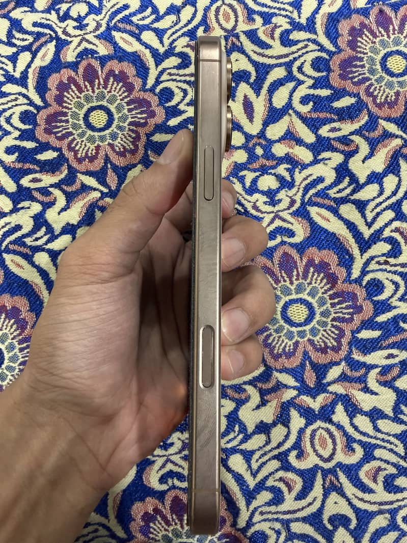 Apple iPhone 16 Pro Max 2