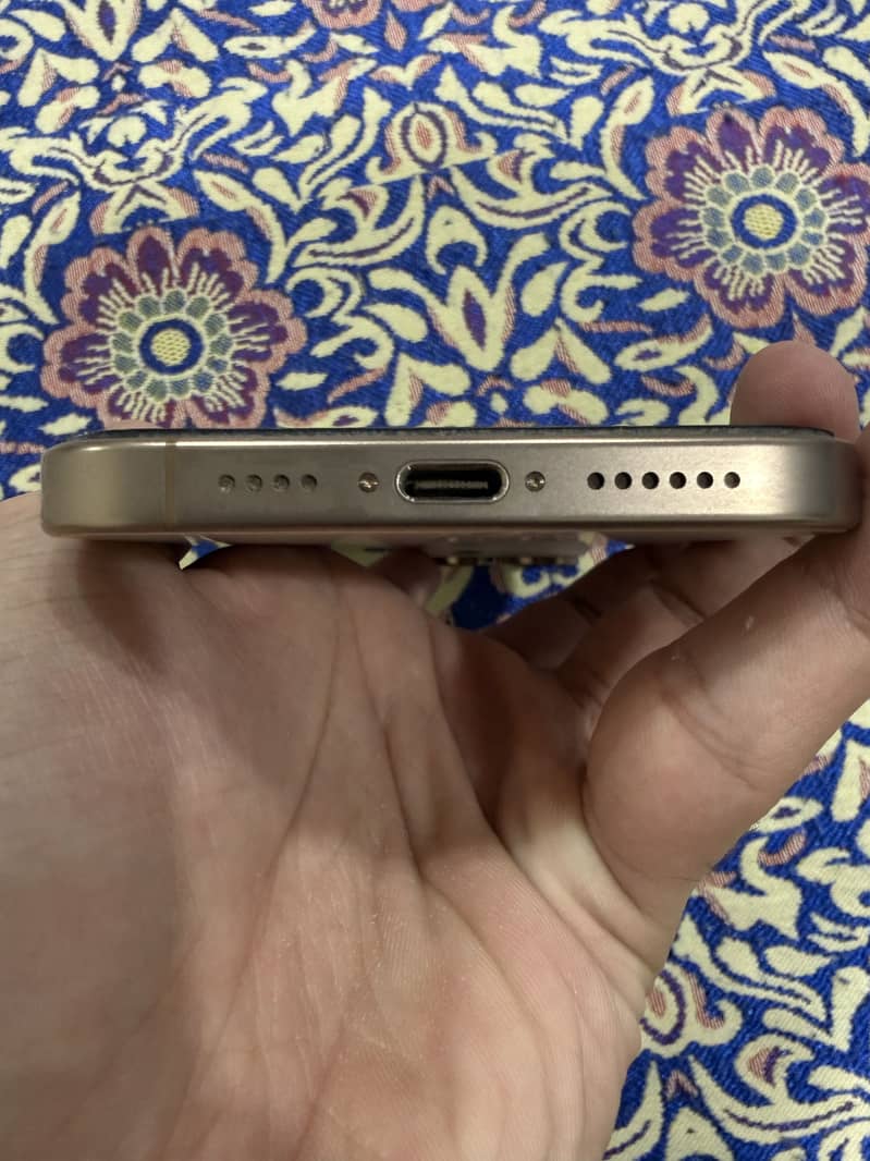 Apple iPhone 16 Pro Max 3