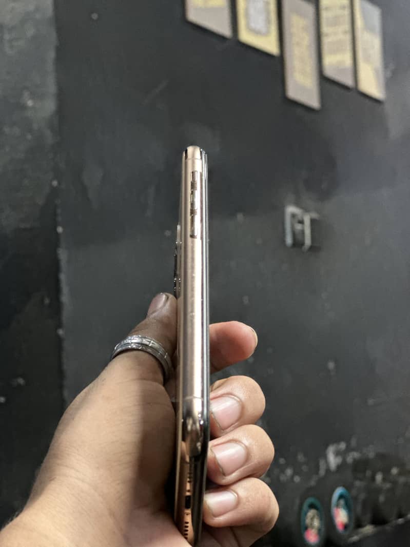 Apple iPhone 11 Pro 2