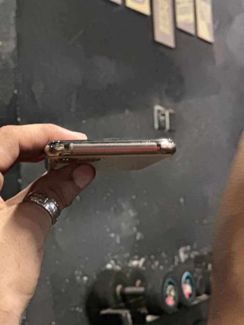 Apple iPhone 11 Pro 6