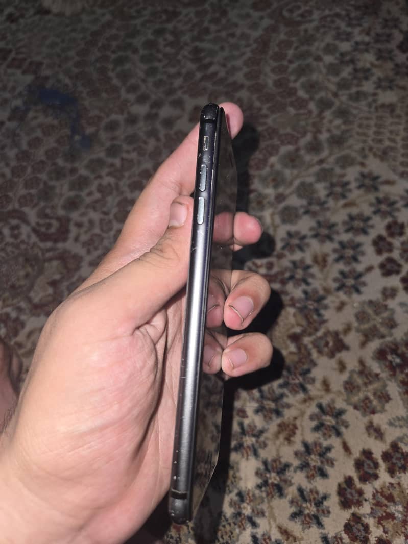 Apple iPhone 8 Plus 3