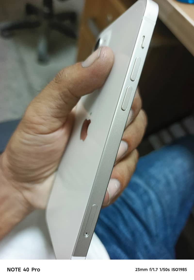 Apple iPhone 12 6