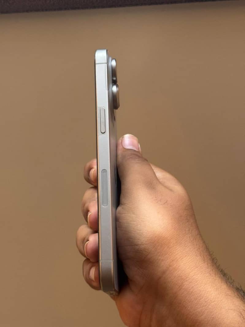 Apple iPhone 15 Pro Max 2