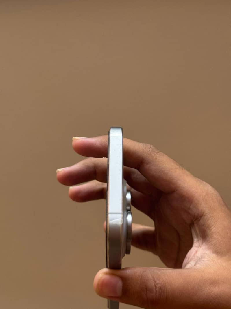 Apple iPhone 15 Pro Max 4