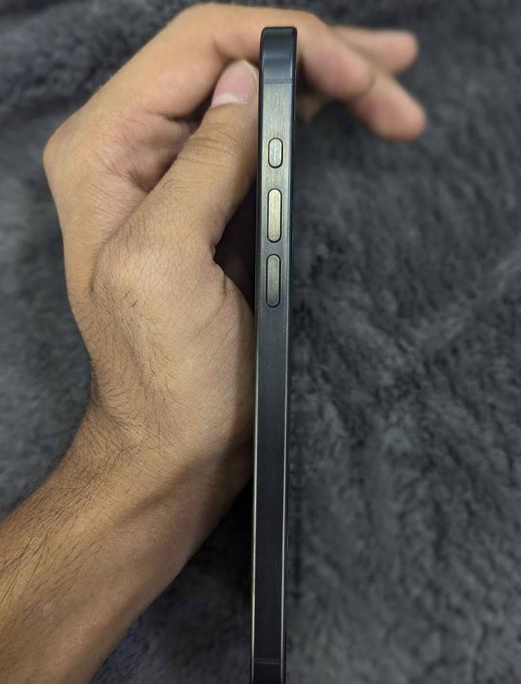 Apple iPhone 15 Pro Max 6
