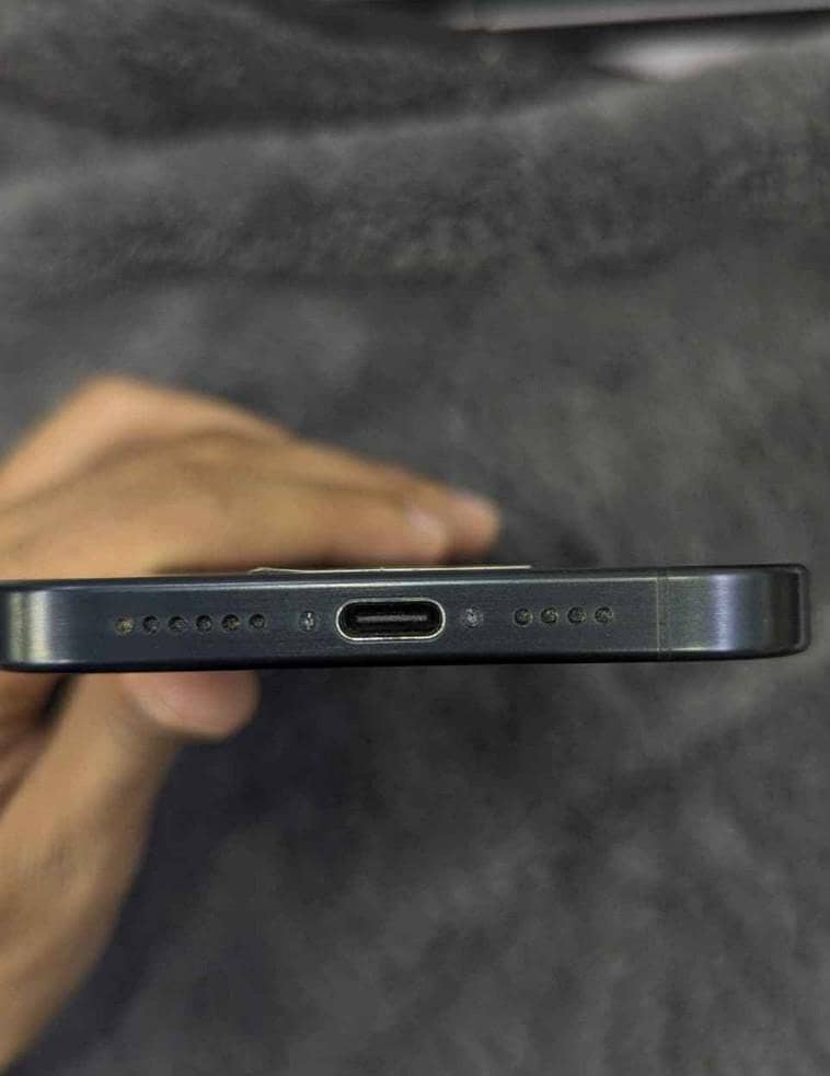 Apple iPhone 15 Pro Max 9