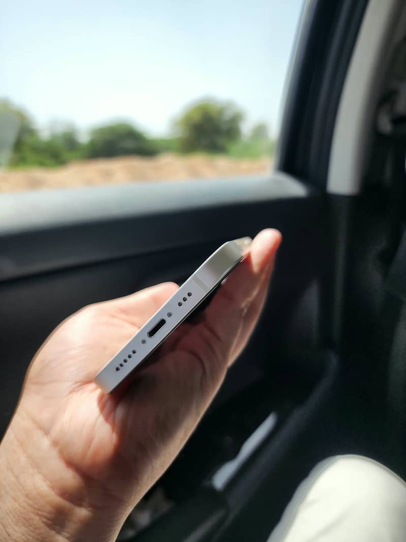 Apple iPhone 13 2