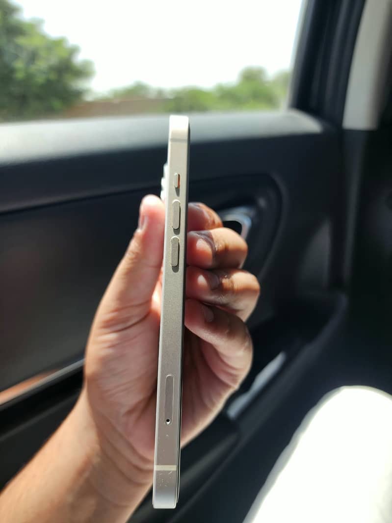Apple iPhone 13 5