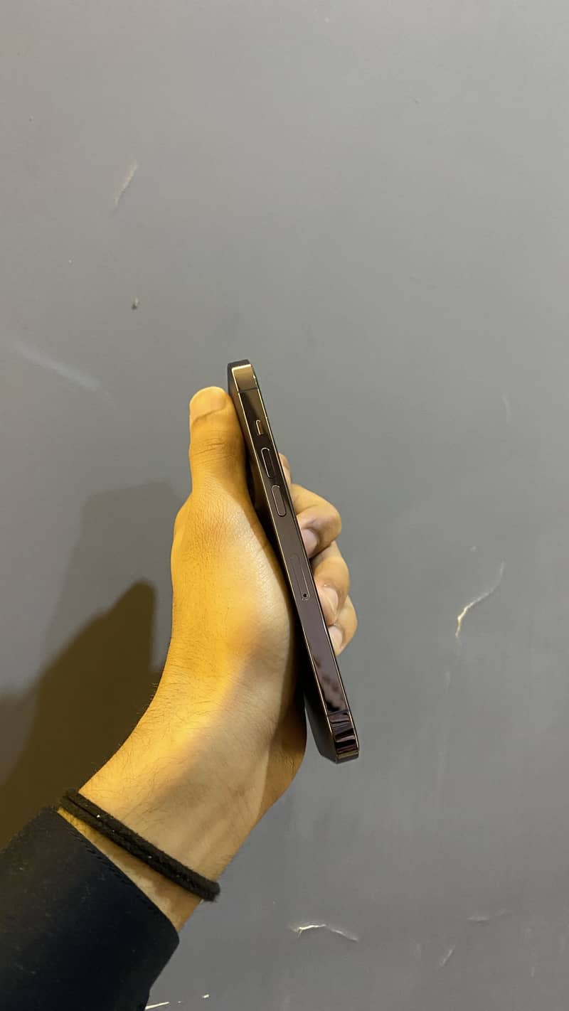 iPhone 14 pro 4