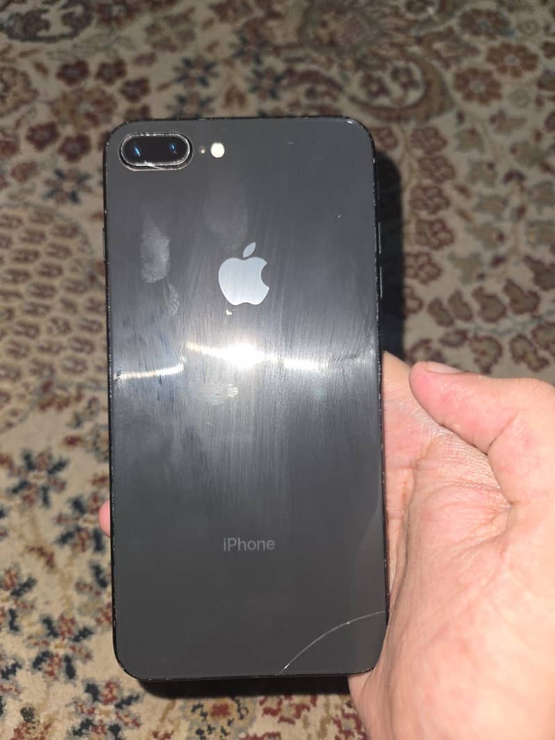 Apple iPhone 8 Plus 1