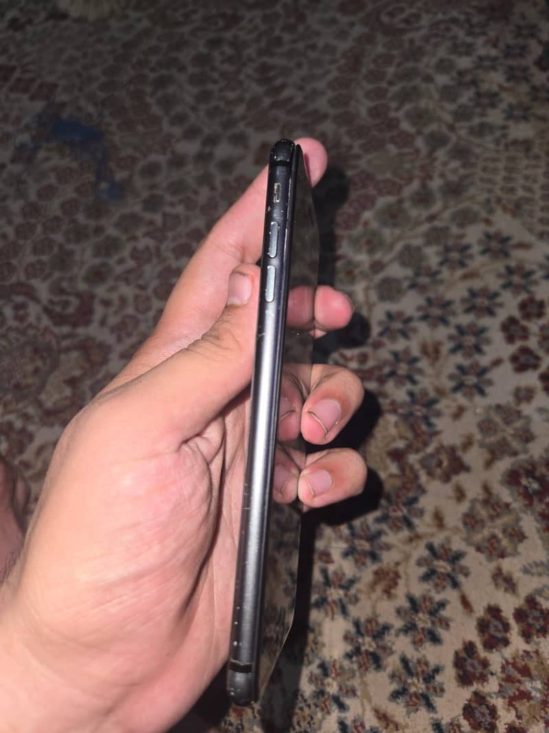 Apple iPhone 8 Plus 3