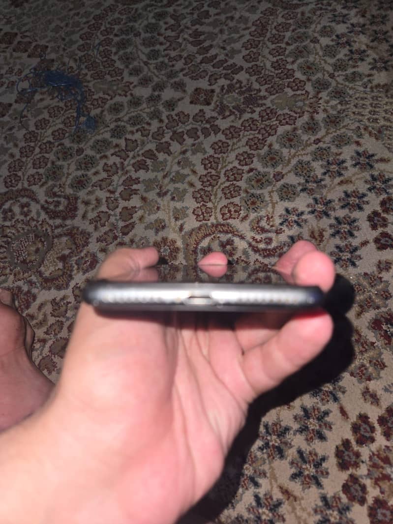 Apple iPhone 8 Plus 4