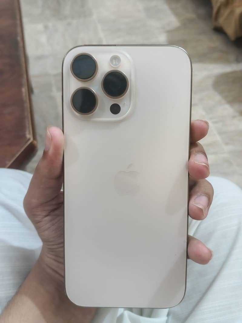 Apple iPhone 16 Pro Max 0