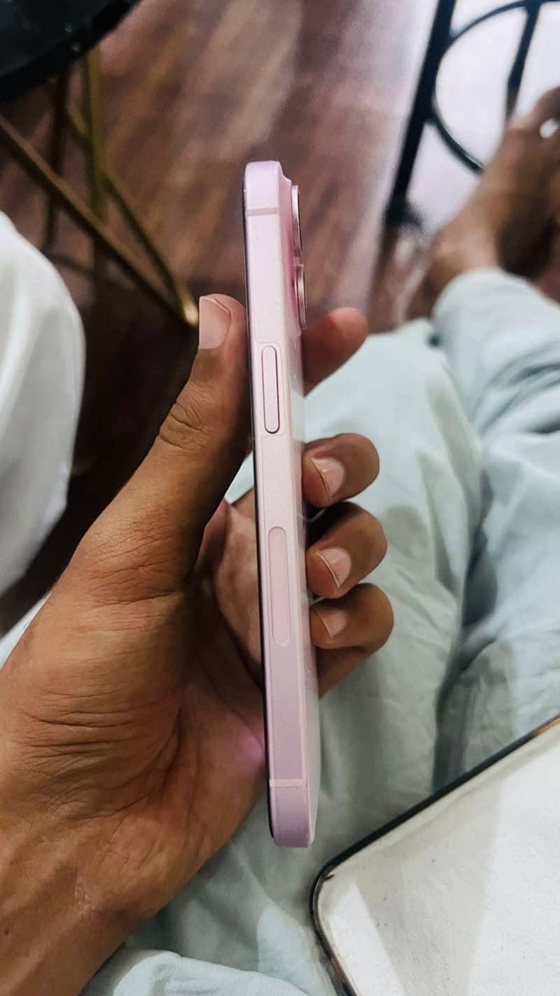 Apple iPhone 15 7