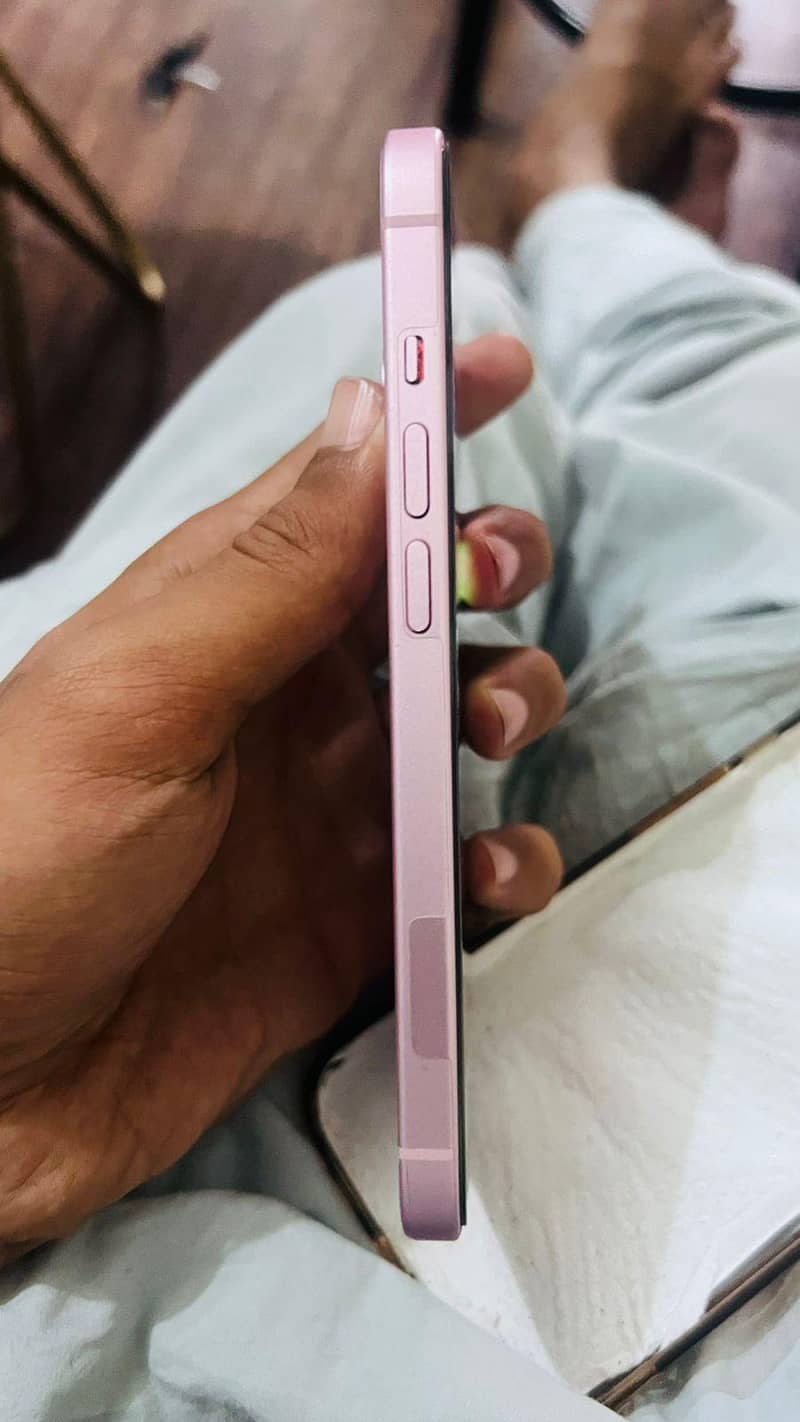Apple iPhone 15 8