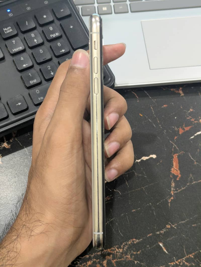 Apple iPhone XS Max 0