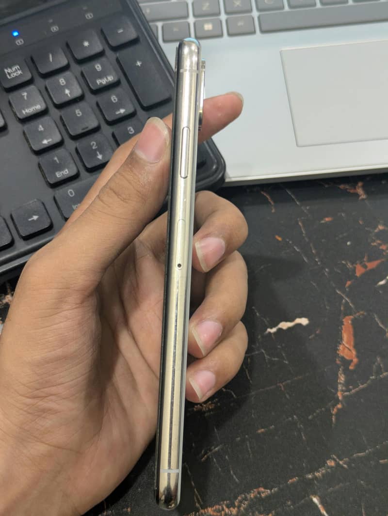 Apple iPhone XS Max 2