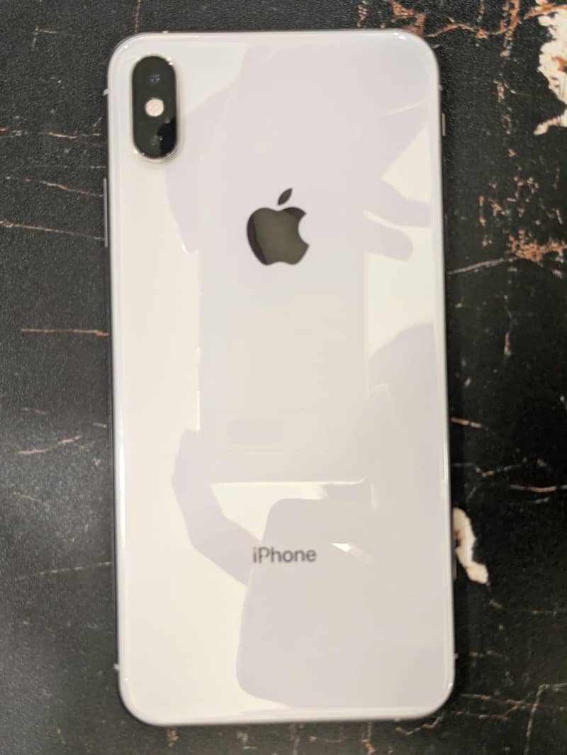 Apple iPhone XS Max 4