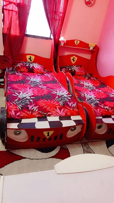 2 beds fancy car style/side table
