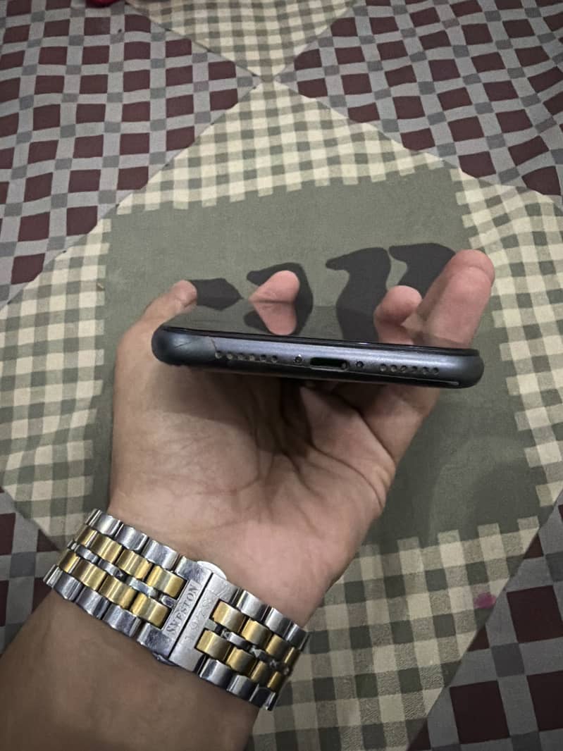 Apple iPhone 11 3