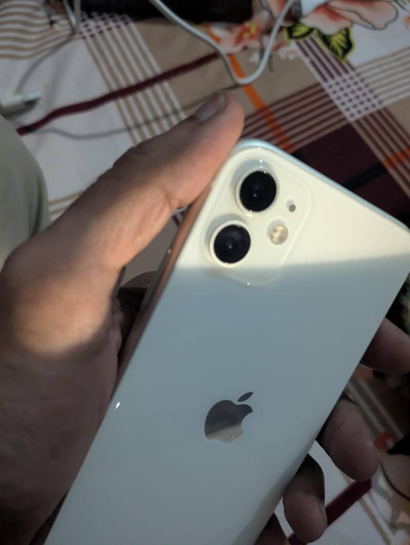 Apple iPhone 11 0