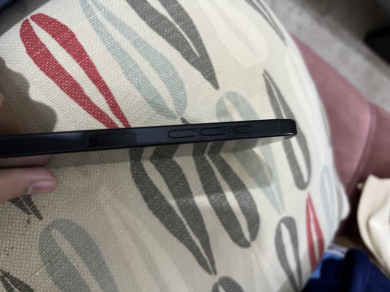 Apple iPhone 16 Pro 2