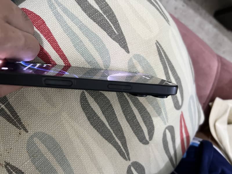 Apple iPhone 16 Pro 3