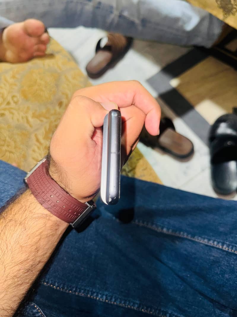 Google Pixel 8 4