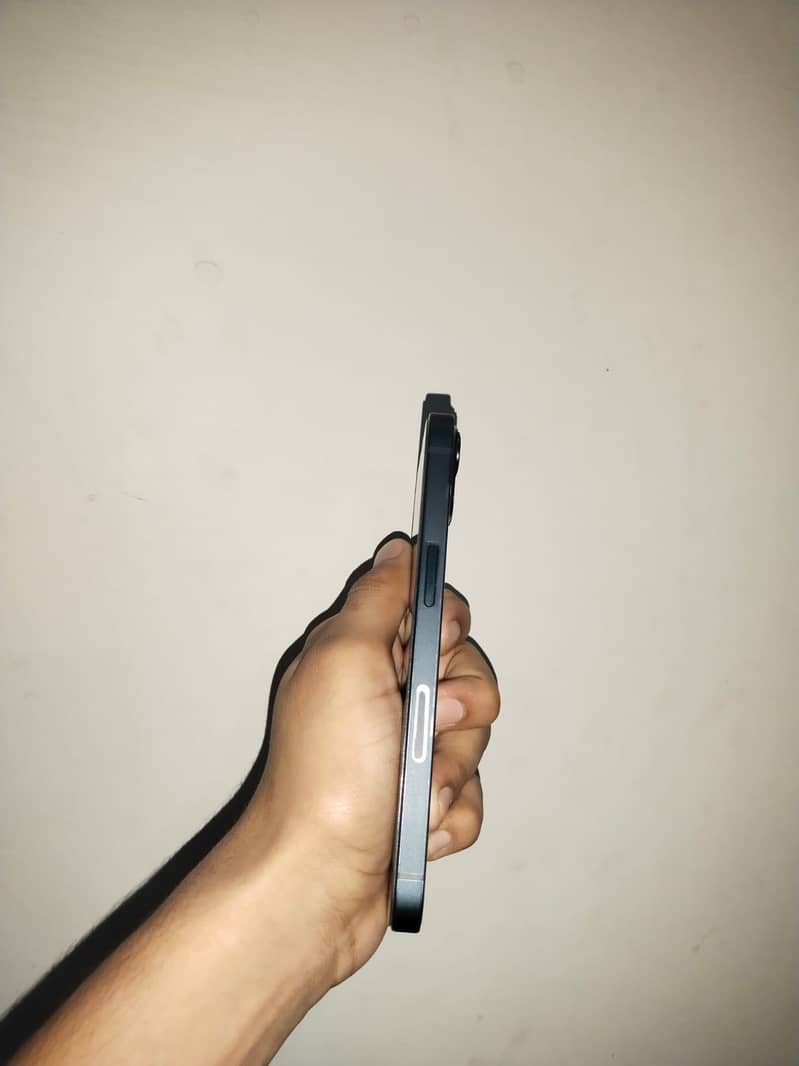 Apple iPhone 13 2