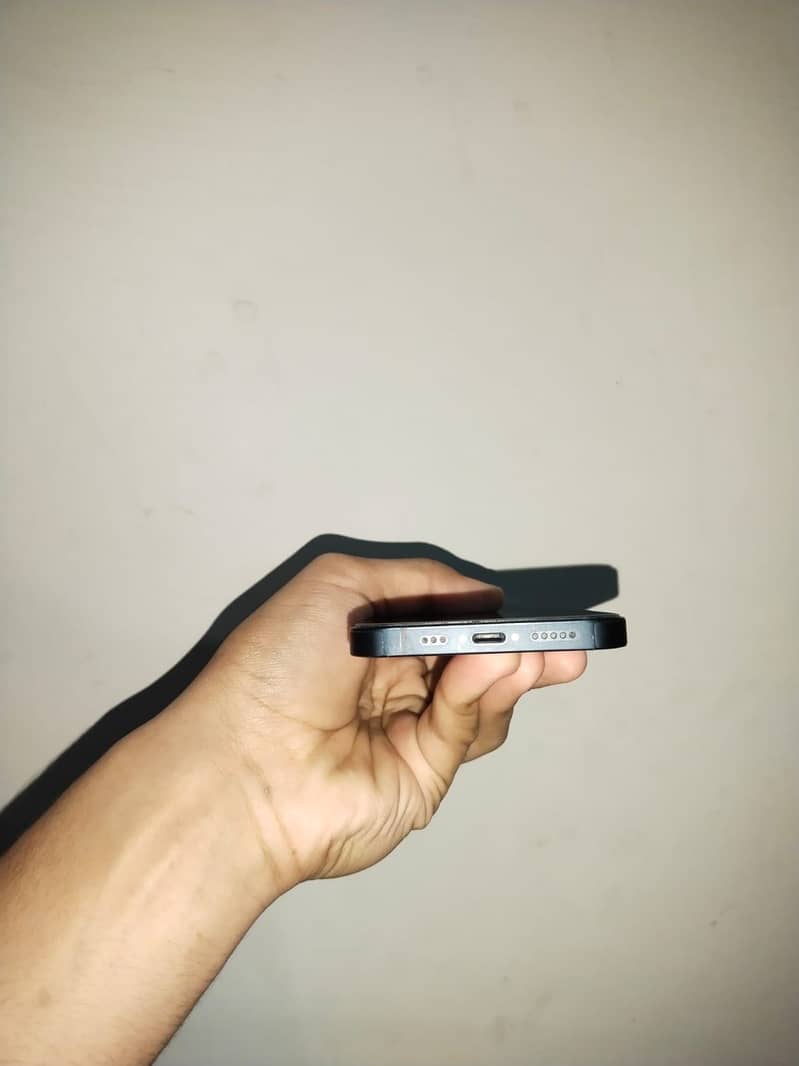 Apple iPhone 13 4